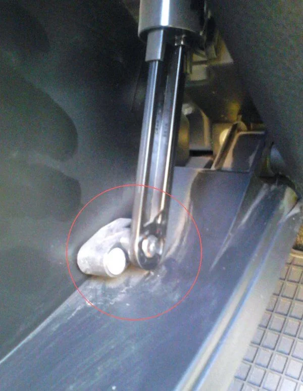 фиксаторы бардачка Vitara